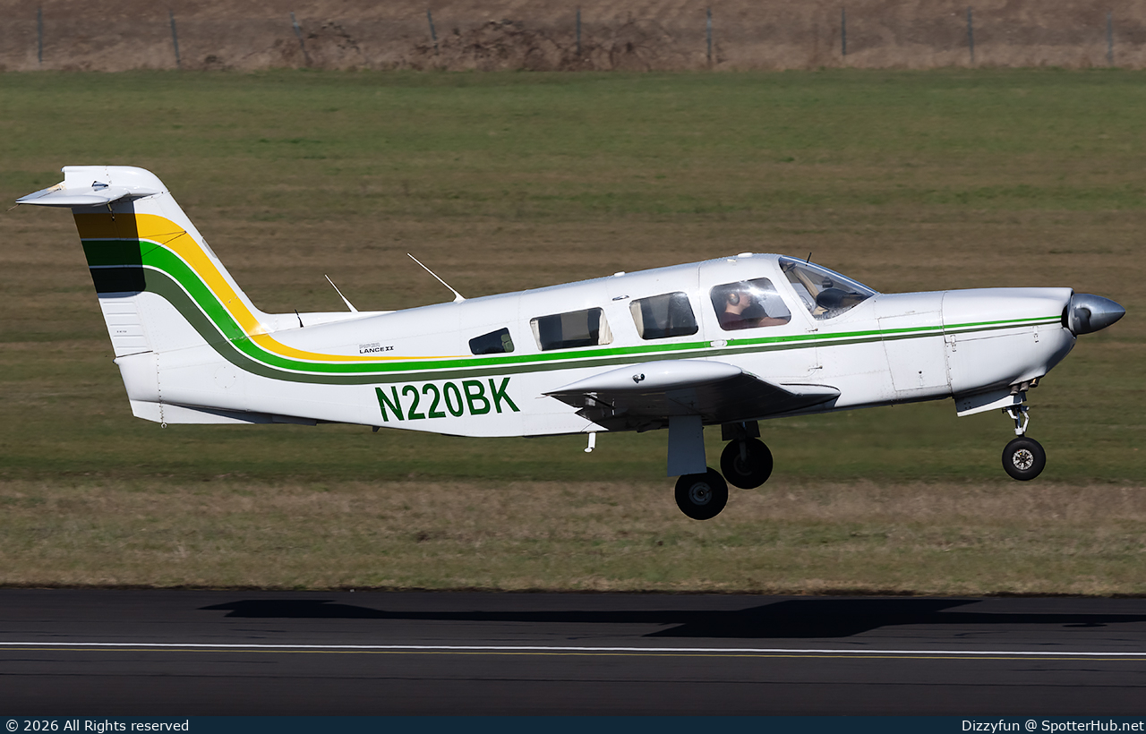 Photo of N220BK - Piper PA-32RT-300 Lance II operated by Private
