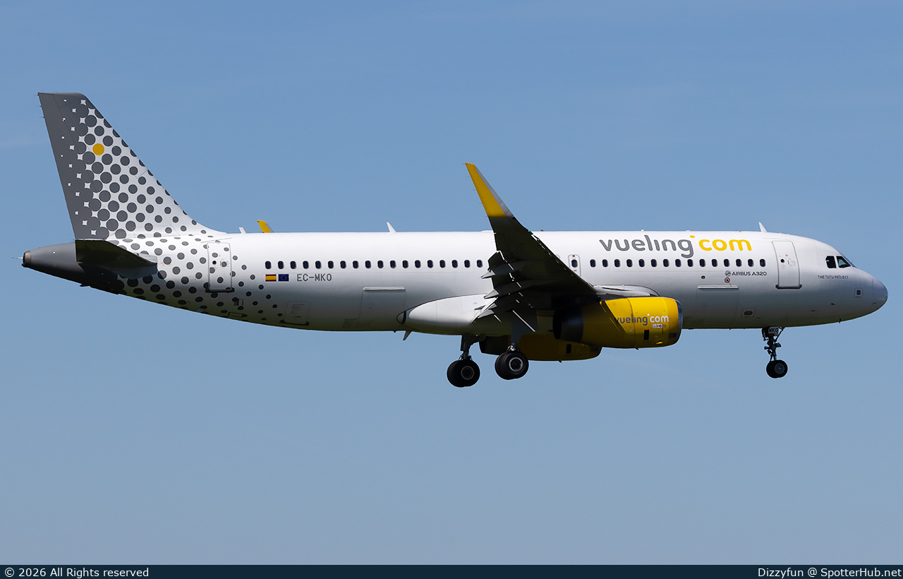 Photo of EC-MKO - Airbus A320-232 operated by Vueling