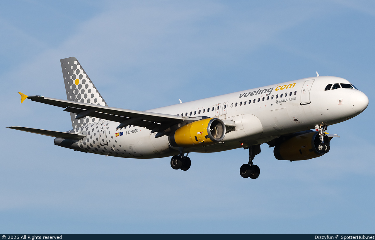Photo of EC-OGC - Airbus A320-232 operated by Vueling
