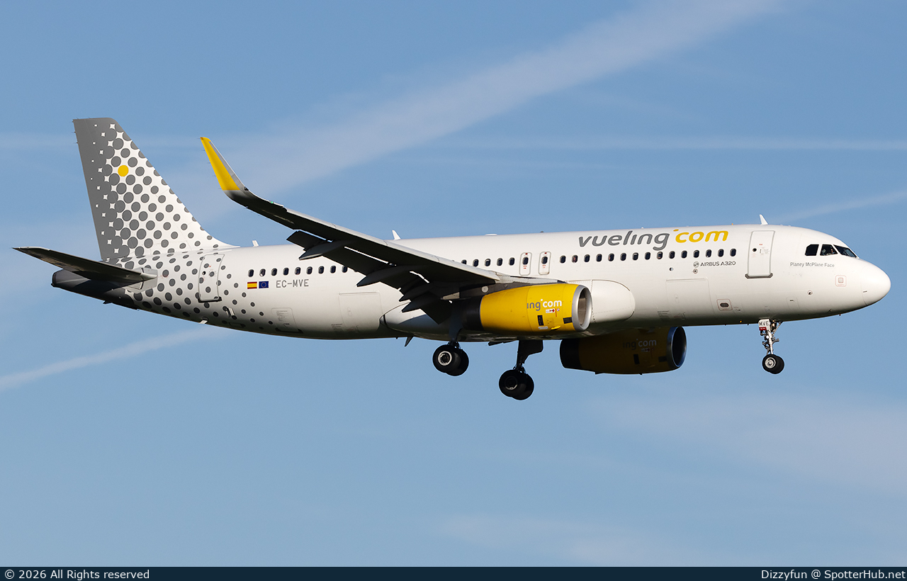 Photo of EC-MVE - Airbus A320-232 operated by Vueling