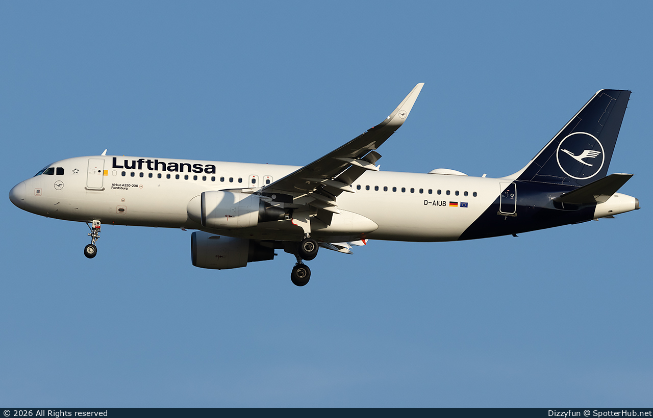 Photo of D-AIUB - Airbus A320-214 operated by Lufthansa