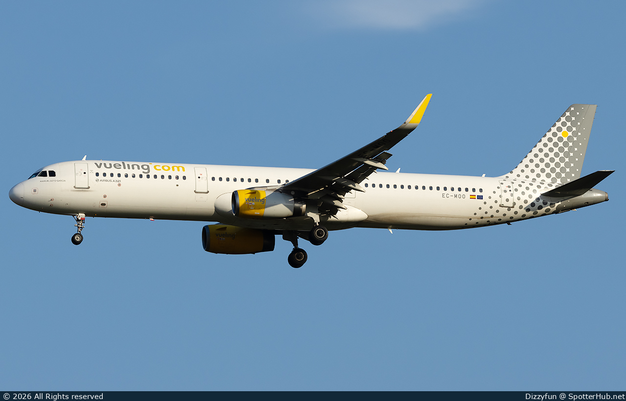 Photo of EC-MOO - Airbus A321-231 operated by Vueling