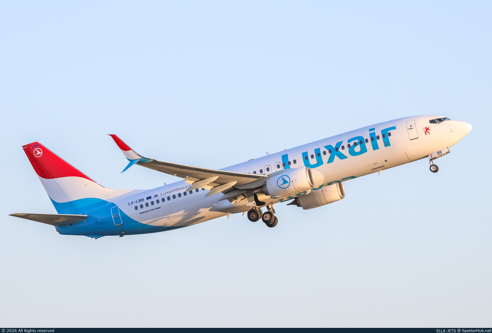 Photo of LX-LBB - Boeing 737-86J operated by Luxair