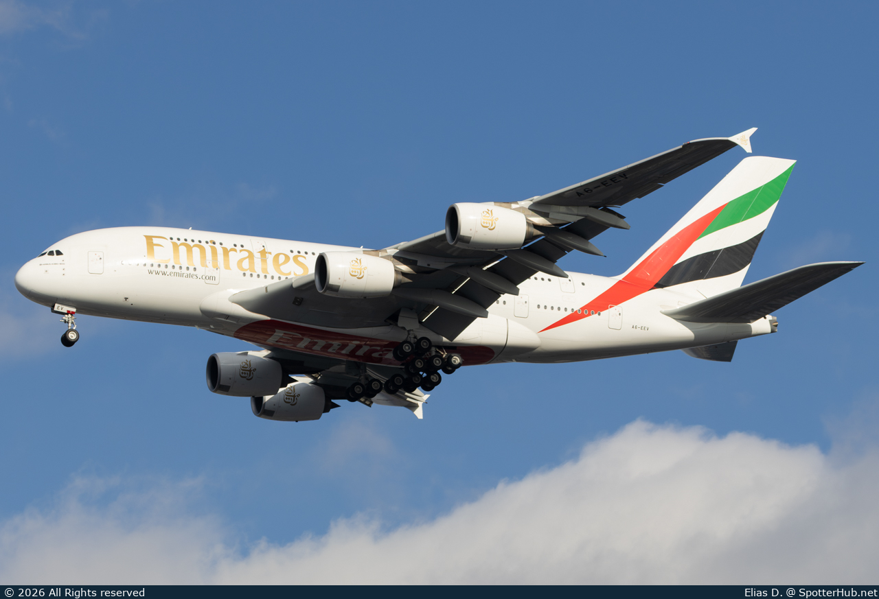 Photo of A6-EEV - Airbus A380-861 operated by Emirates