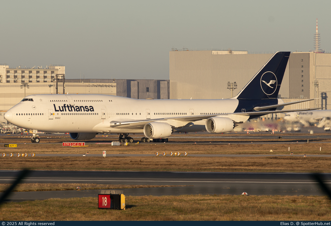 Photo of D-ABYA - Boeing 747-830 operated by Lufthansa