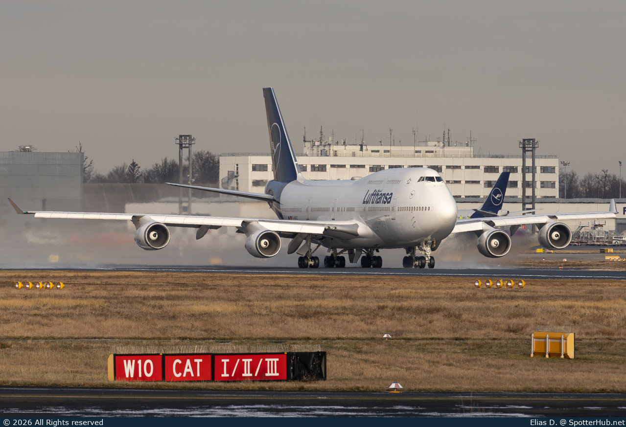 Photo of D-ABVZ - Boeing 747-430 operated by Lufthansa