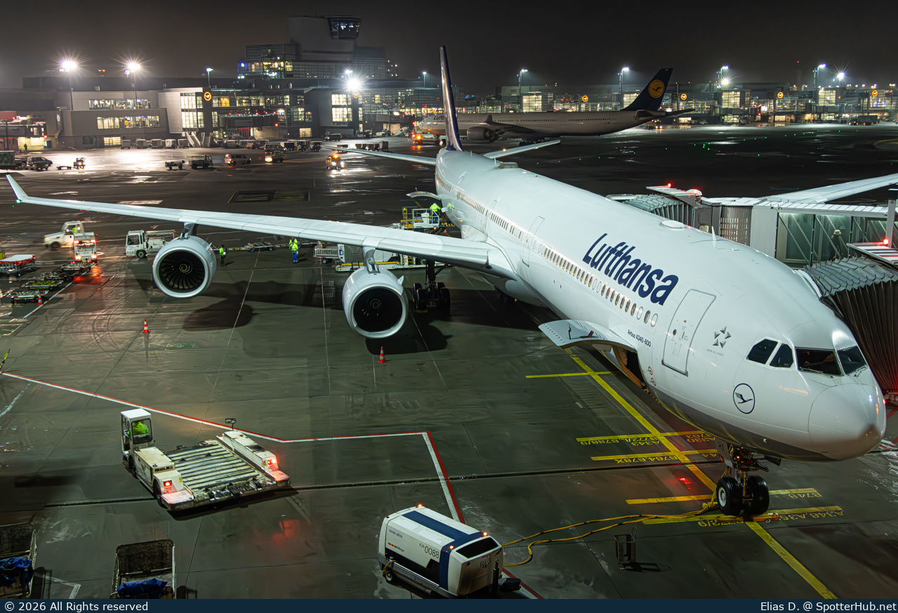 Photo of D-AIHX - Airbus A340-642 operated by Lufthansa