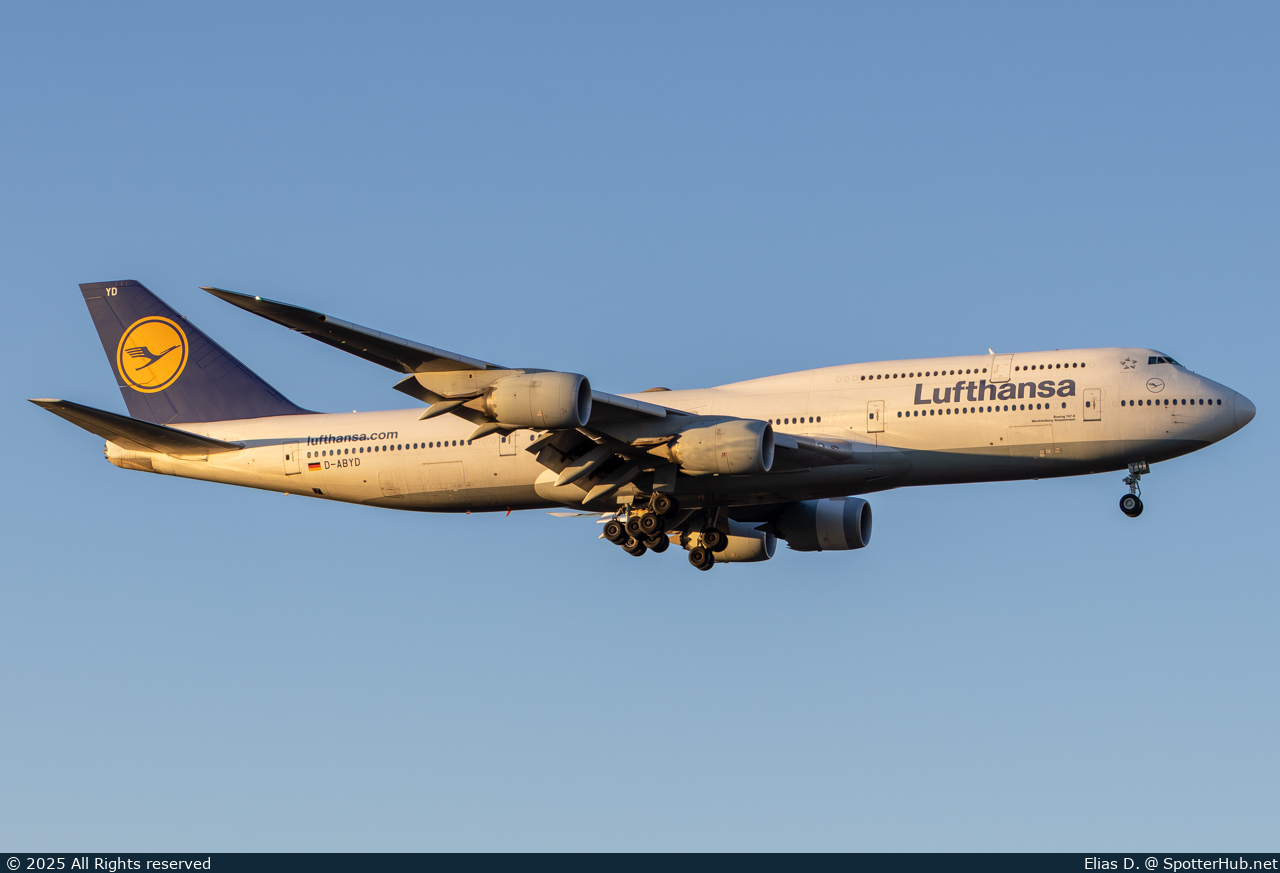 Photo of D-ABYD - Boeing 747-830 operated by Lufthansa