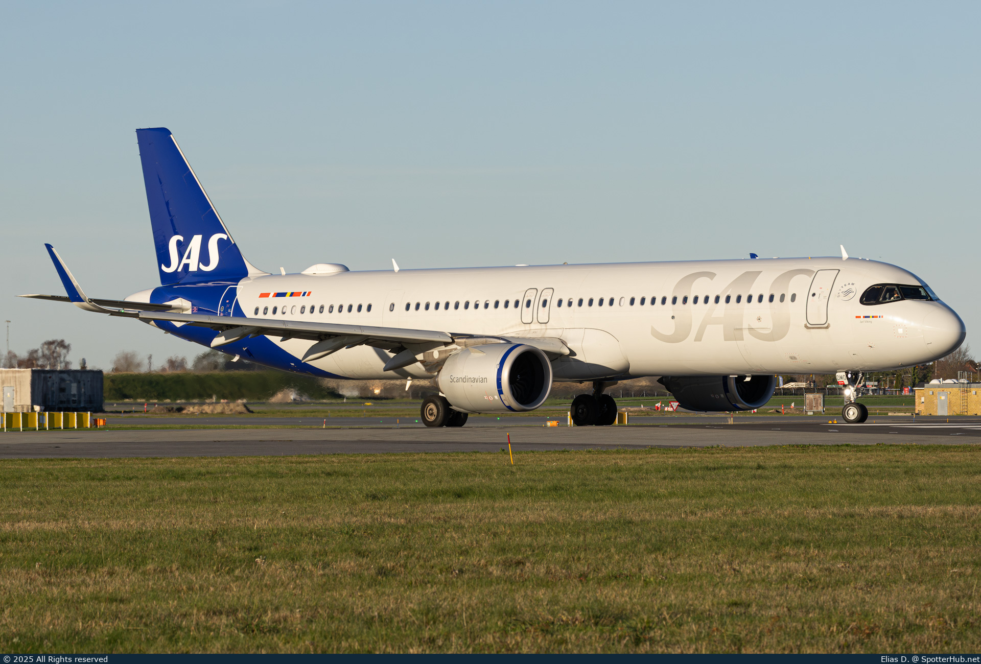 Photo of SE-DMO - Airbus A321-253NX operated by SAS Scandinavian Airlines