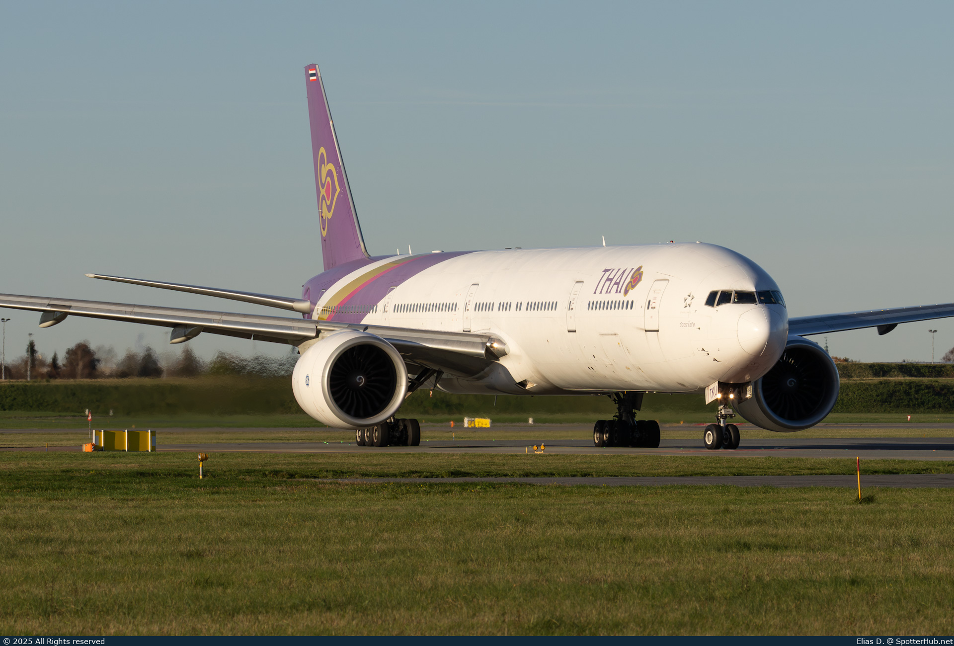 Photo of HS-TKU - Boeing 777-3D7(ER) operated by Thai Airways International