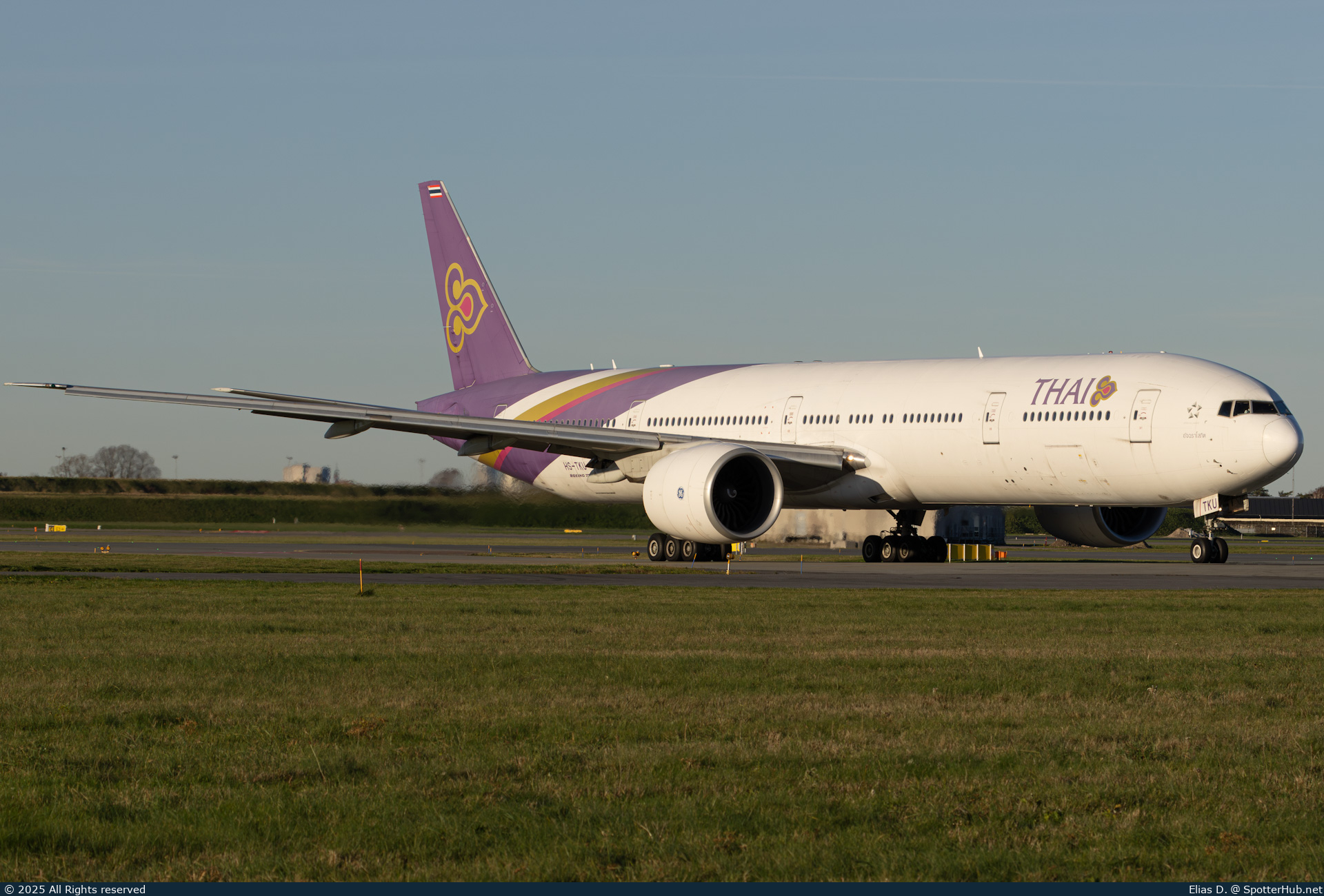 Photo of HS-TKU - Boeing 777-3D7(ER) operated by Thai Airways International