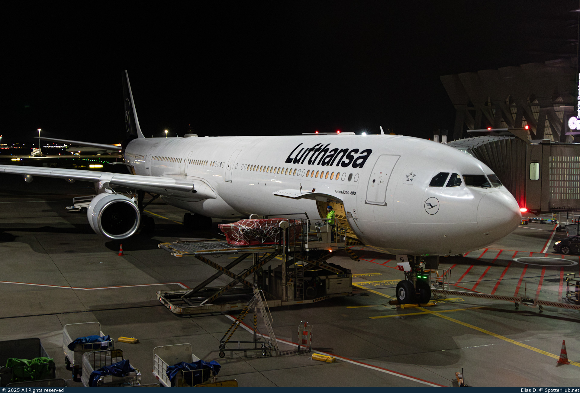 Photo of D-AIHI - Airbus A340-642 operated by Lufthansa