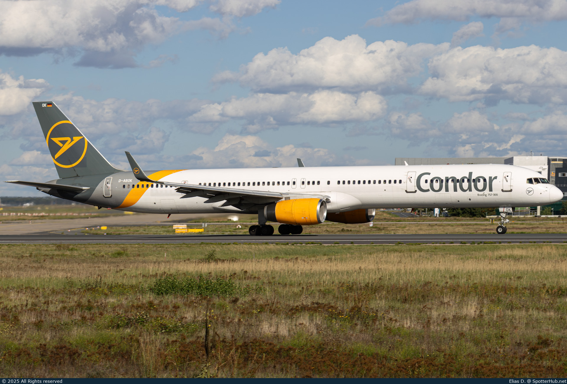 Photo of D-ABOK - Boeing 757-330 operated by Condor