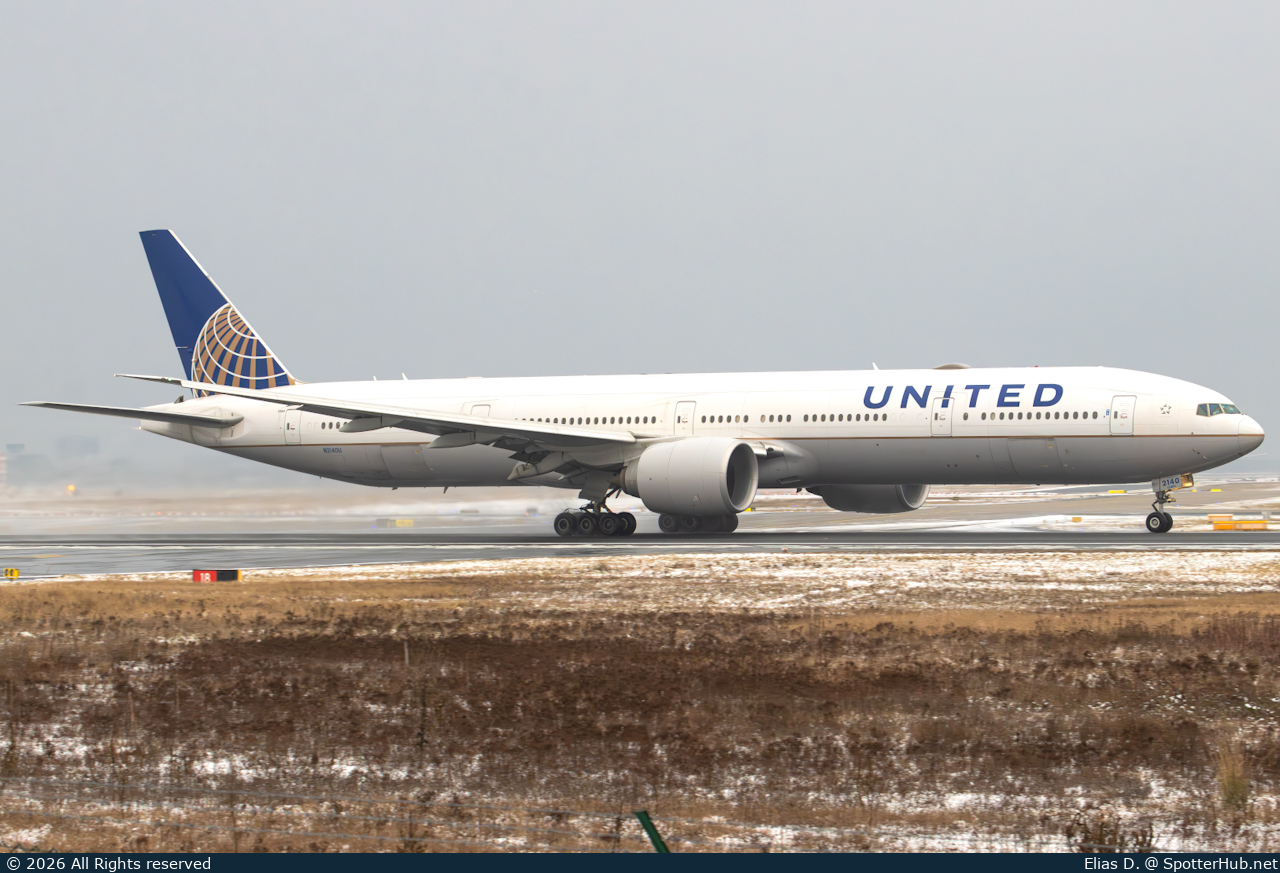 Photo of N2140U - Boeing 777-322(ER) operated by United Airlines
