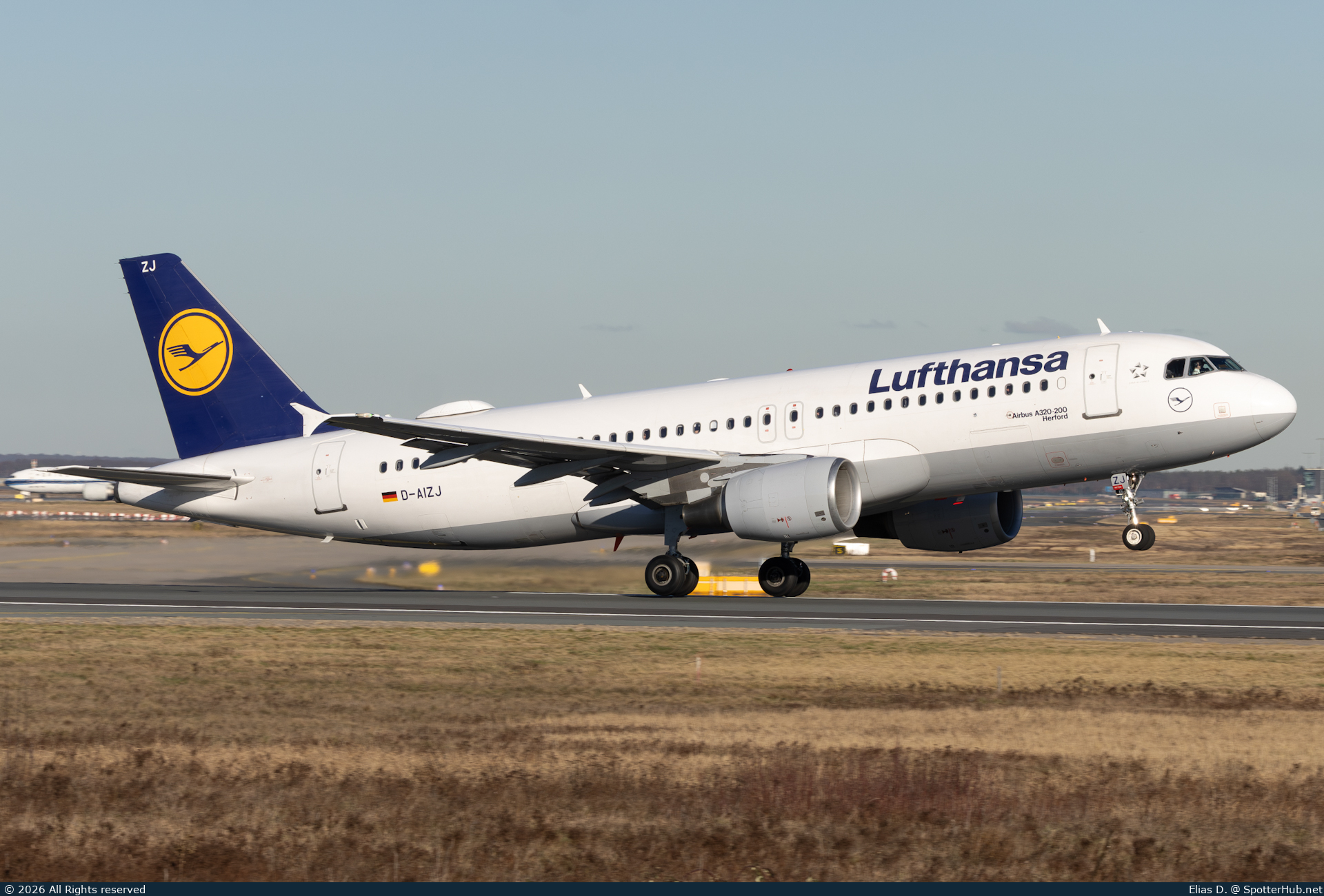 Photo of D-AIZJ - Airbus A320-214 operated by Lufthansa