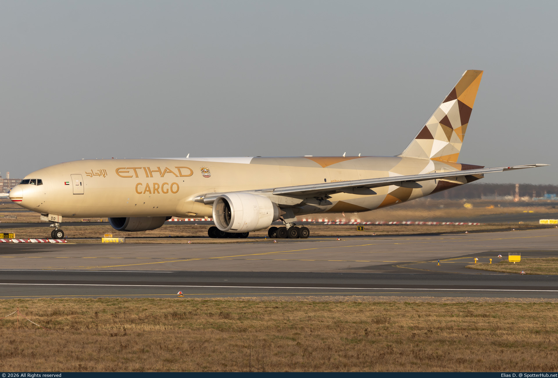 Photo of A6-DDD - Boeing 777-FFX operated by Etihad Cargo