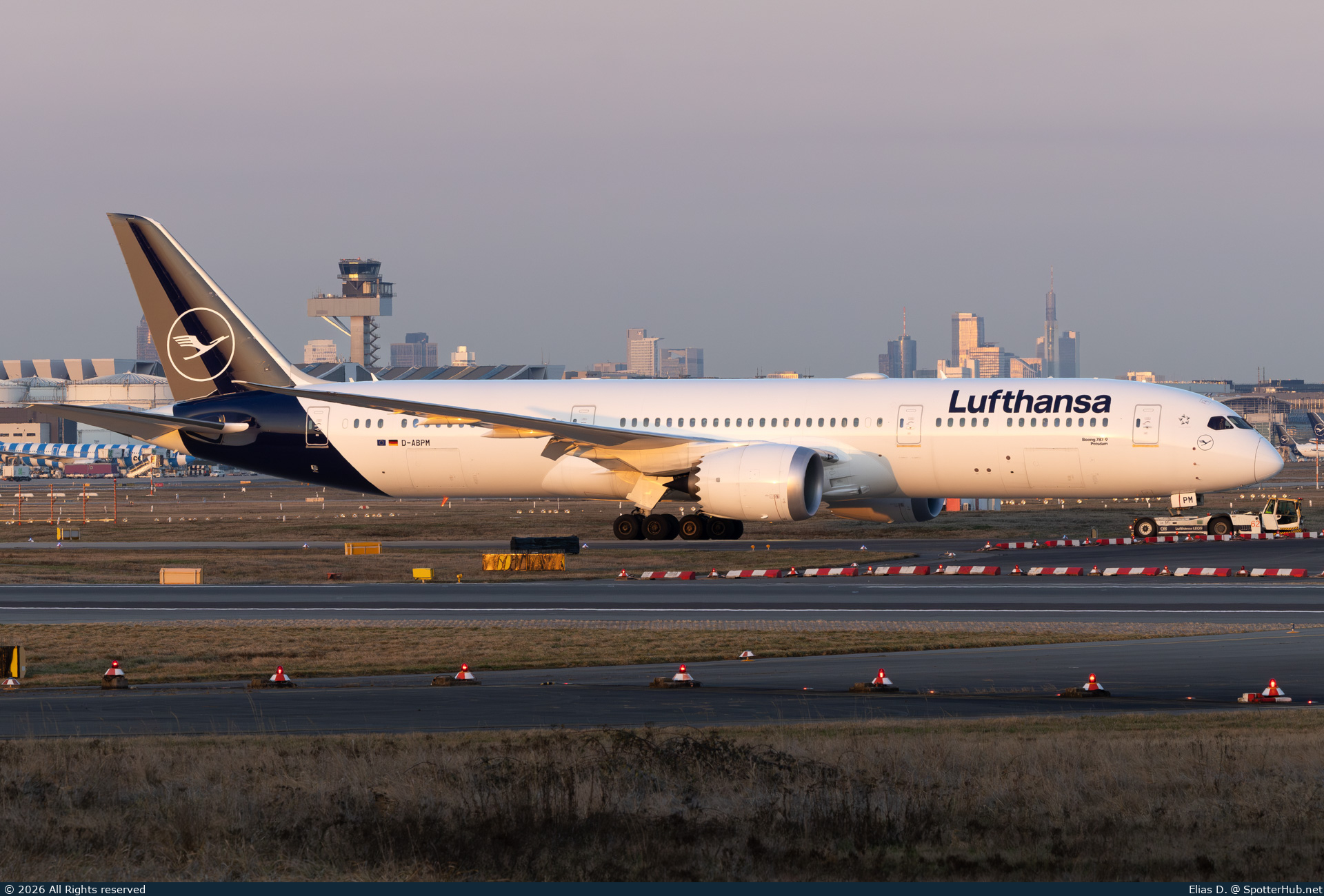 Photo of D-ABPM - Boeing 787-9 Dreamliner operated by Lufthansa