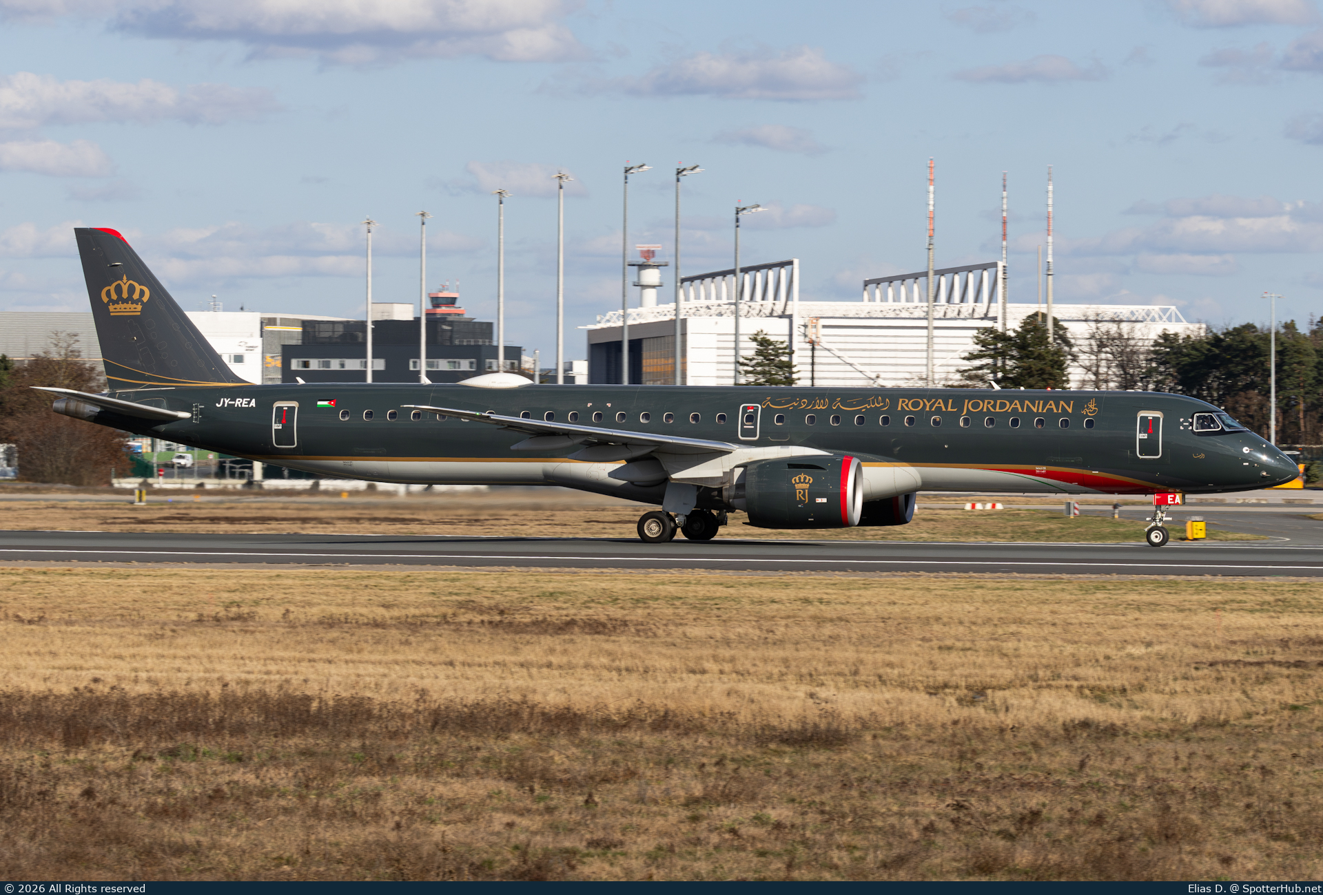 Photo of JY-REA - Embraer ERJ-195-E2 operated by Royal Jordanian Airlines
