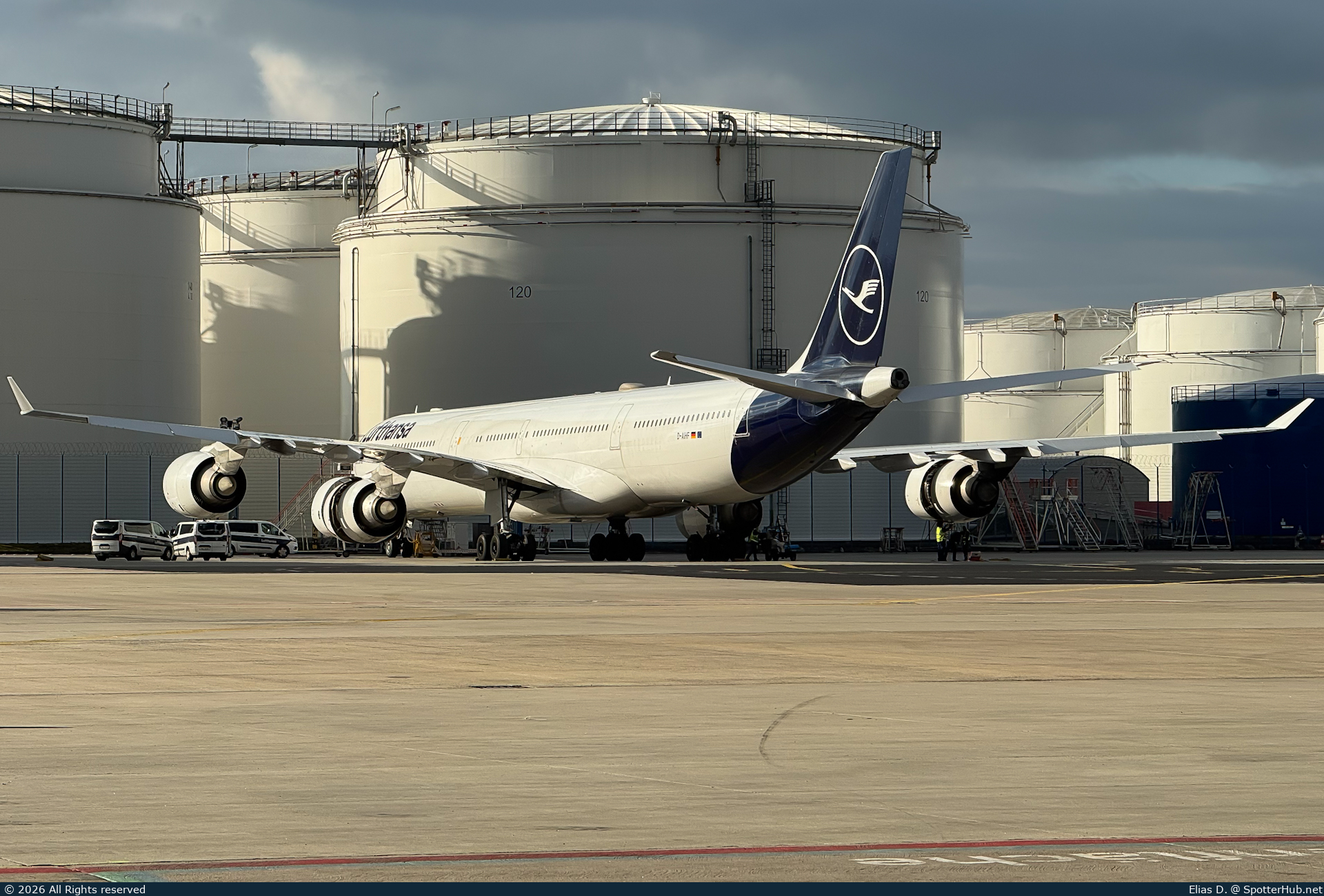 Photo of D-AIHF - Airbus A340-642 operated by Lufthansa