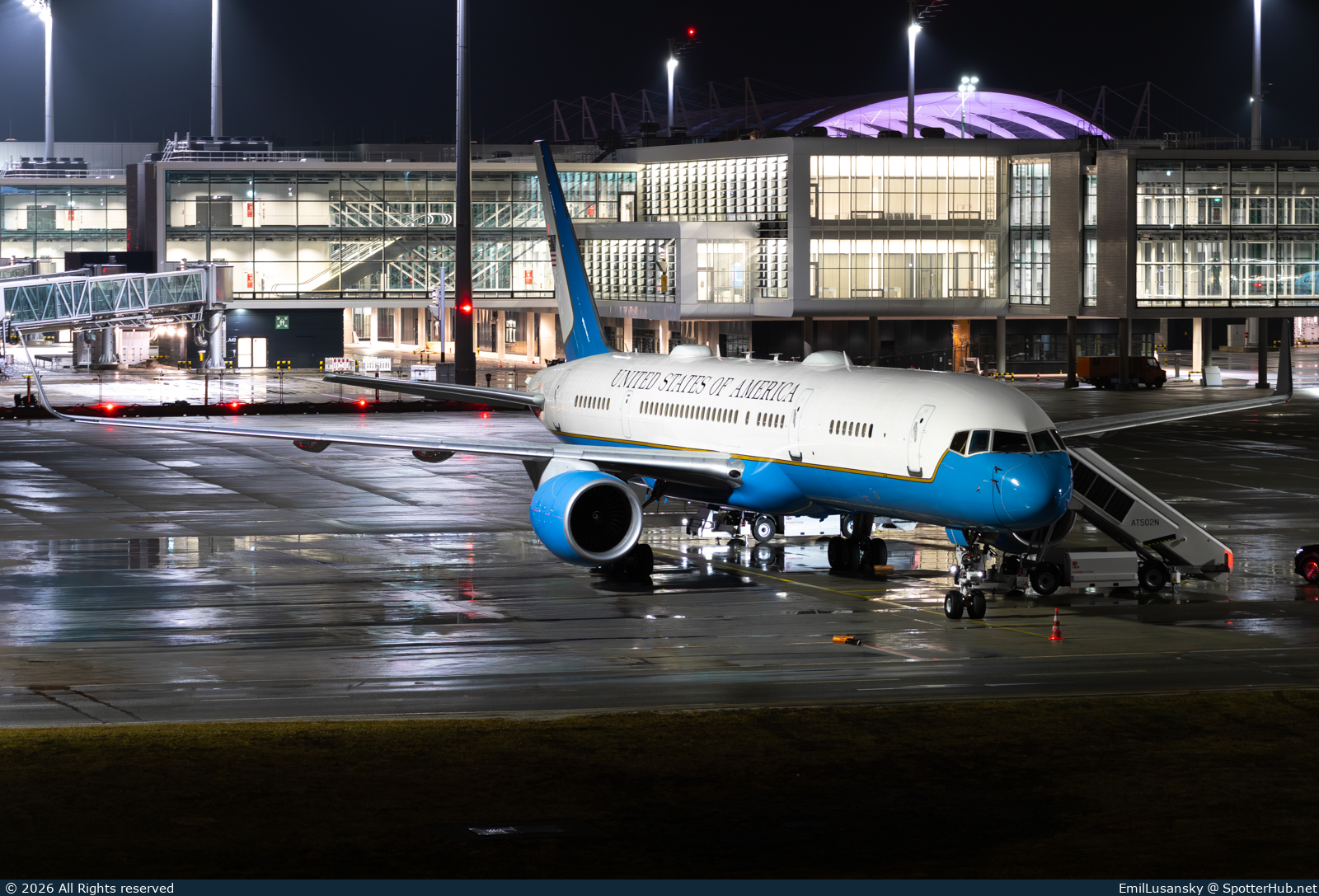 Photo of 99-0004 - Boeing C-32A operated by US Air Force