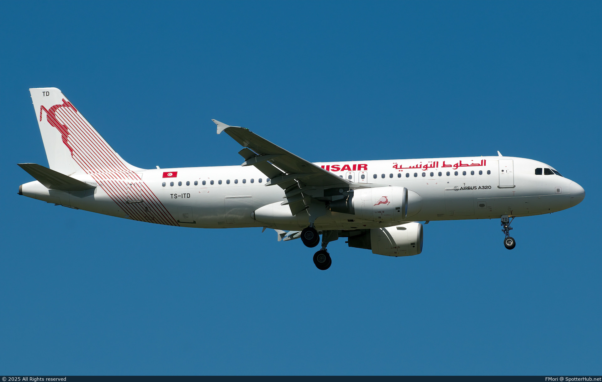 Photo of TS-ITD - Airbus A320-214 operated by Tunisair