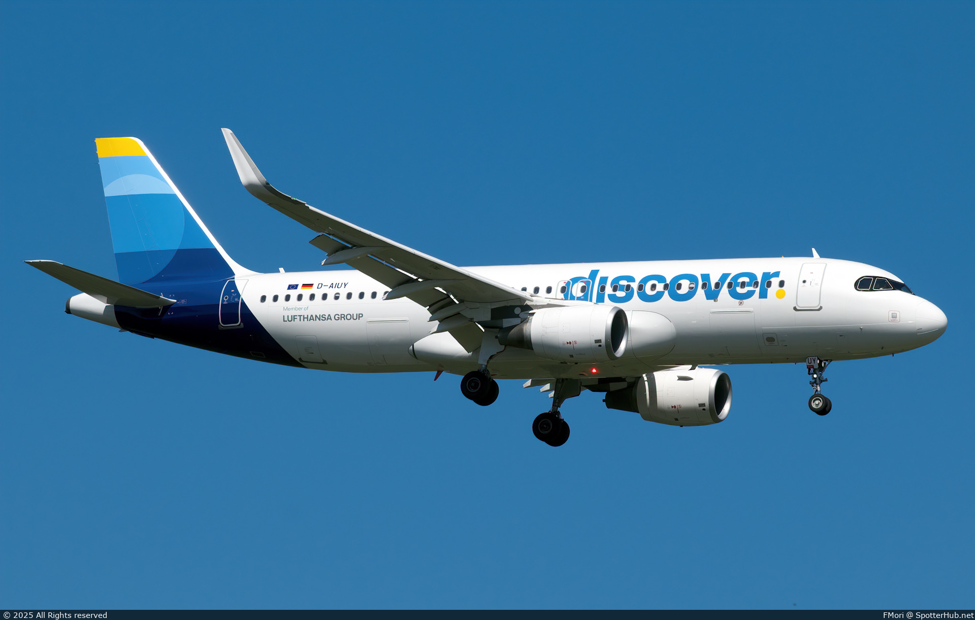 Photo of D-AIUY - Airbus A320-214 operated by Discover Airlines