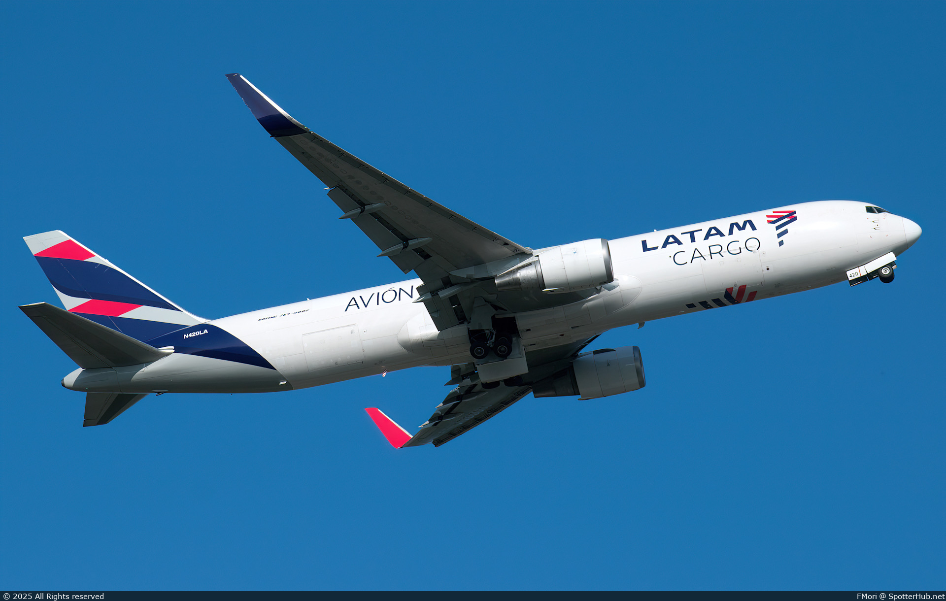 Photo of N420LA - Boeing 767-316F(ER) operated by LATAM Cargo