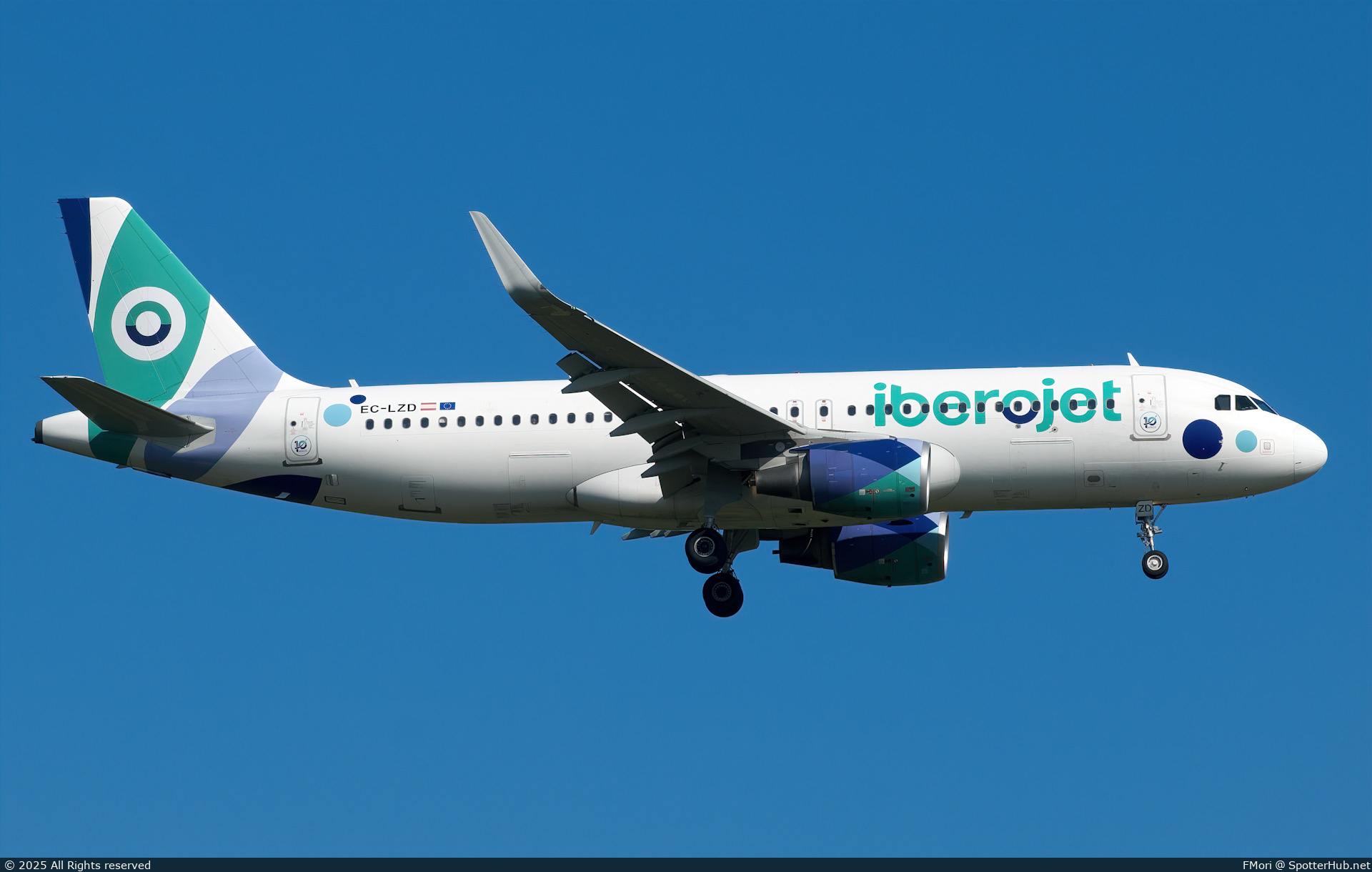 Photo of EC-LZD - Airbus A320-214 operated by Iberojet