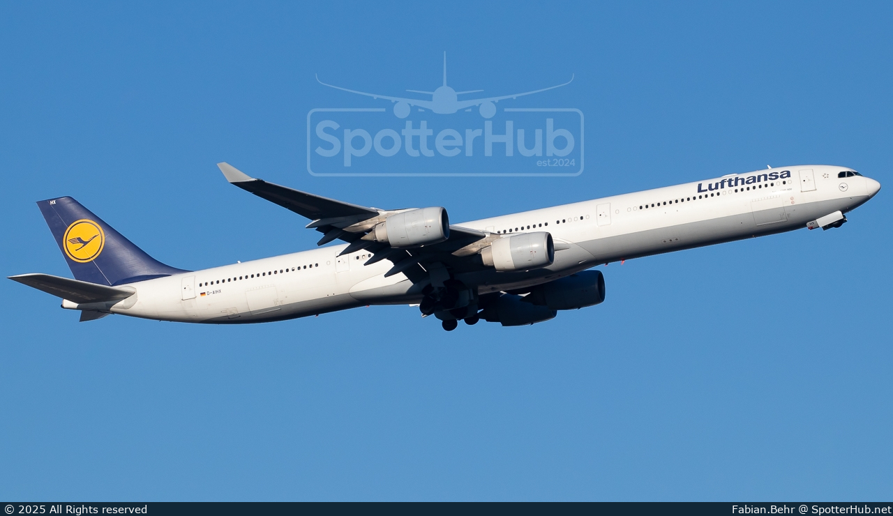 Photo of D-AIHX - Airbus A340-642 operated by Lufthansa