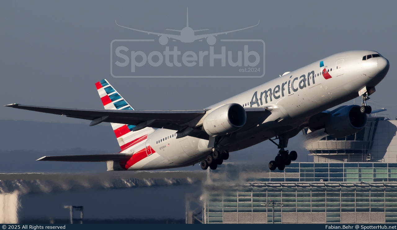 Photo of N768AA - Boeing 777-223(ER) operated by American Airlines