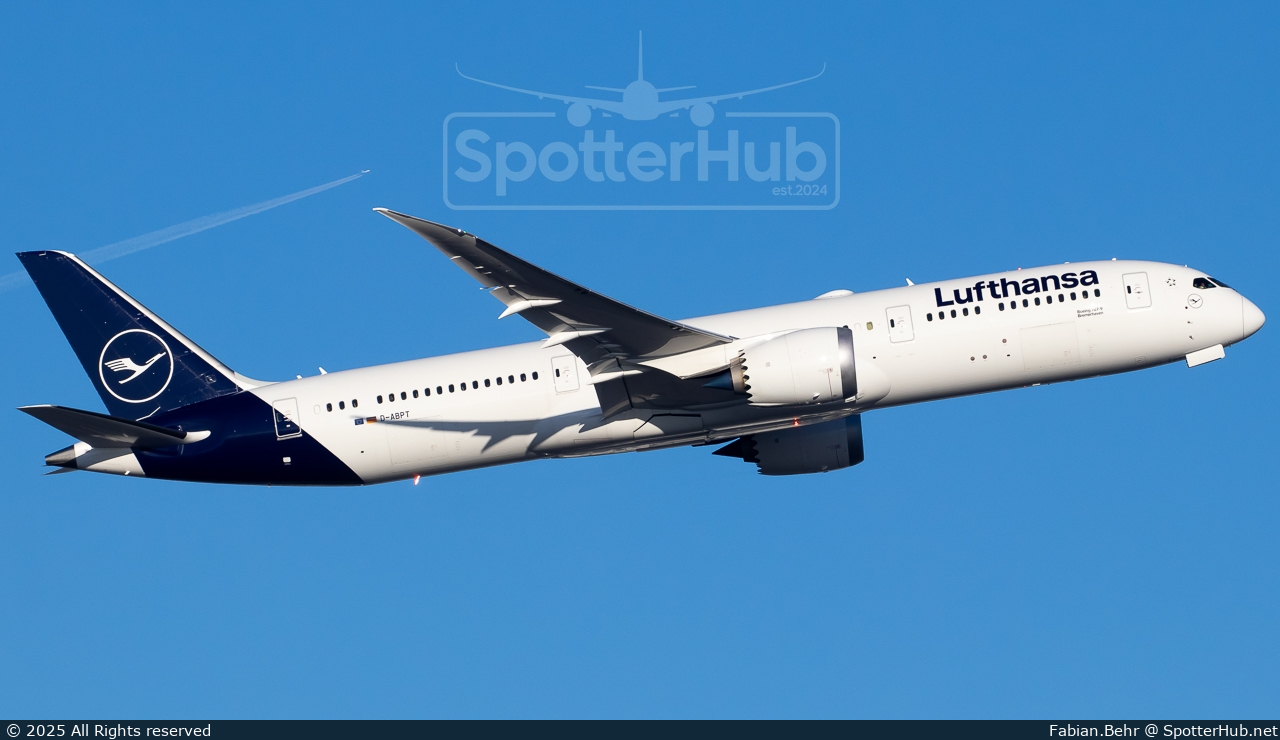 Photo of D-ABPT - Boeing 787-9 Dreamliner operated by Lufthansa