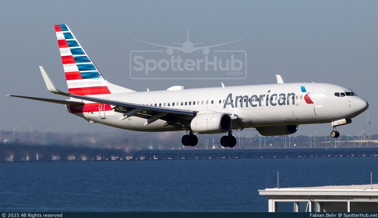 Photo of N993NN - Boeing 737-823 operated by American Airlines
