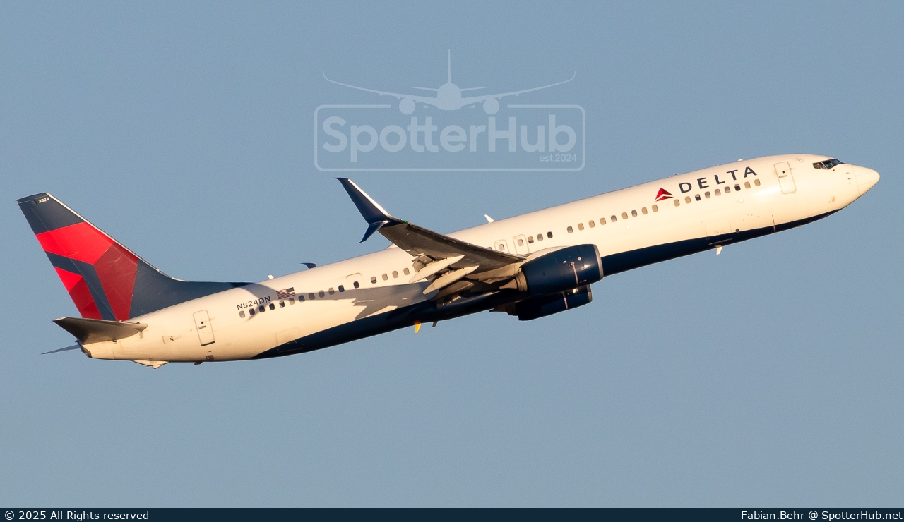 Photo of N824DN - Boeing 737-932(ER) operated by Delta Air Lines