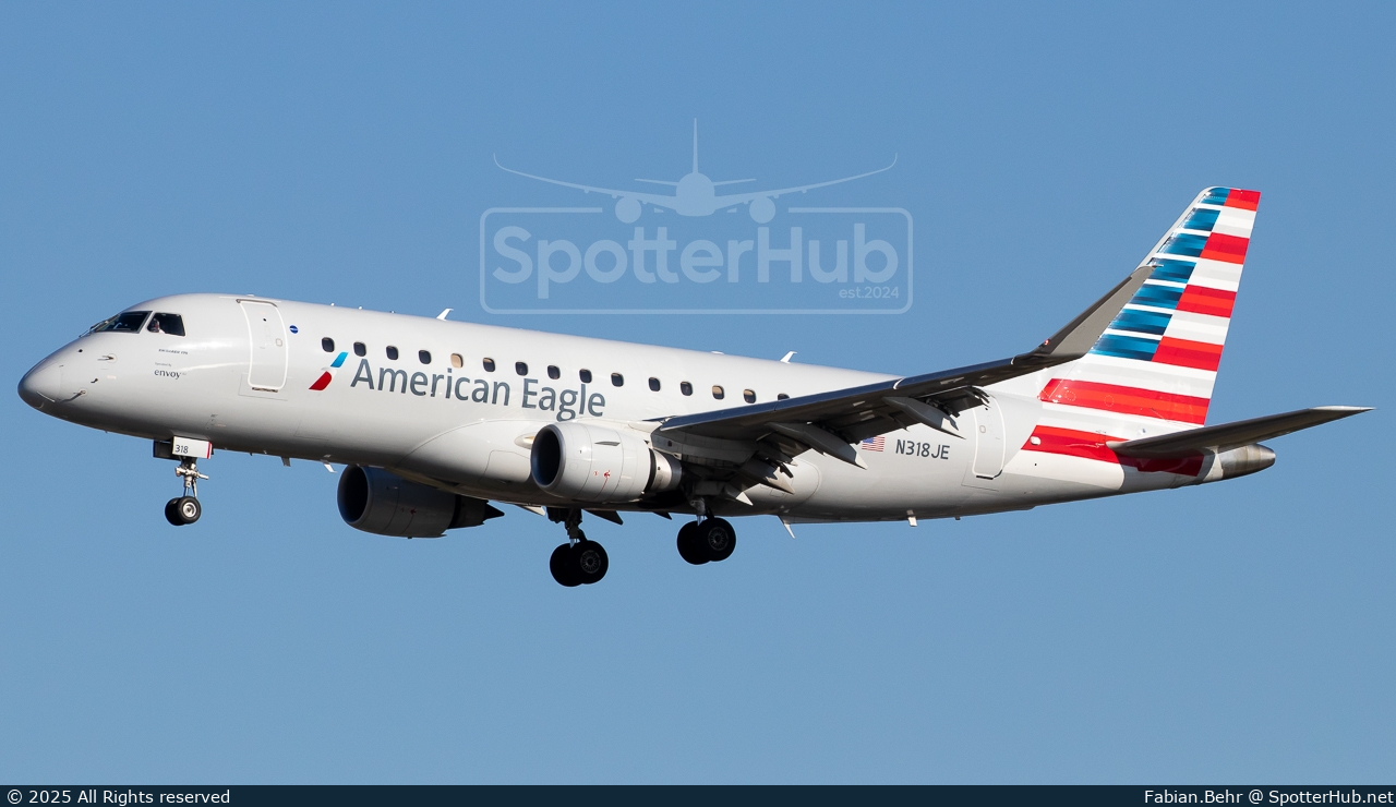 Photo of N318JE - Embraer ERJ-175LR operated by American Eagle (opb Envoy Air)