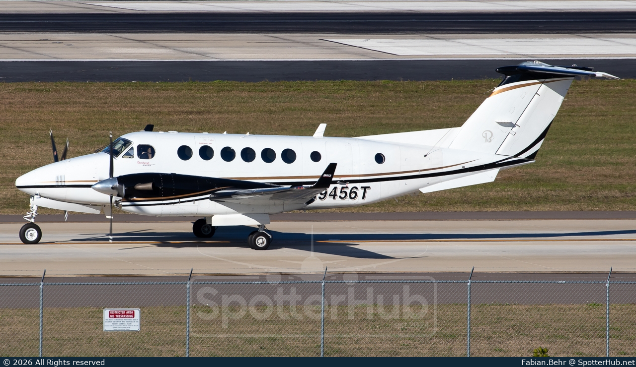 Photo of N9456T - Beechcraft B300C Super King Air 350C operated by Private