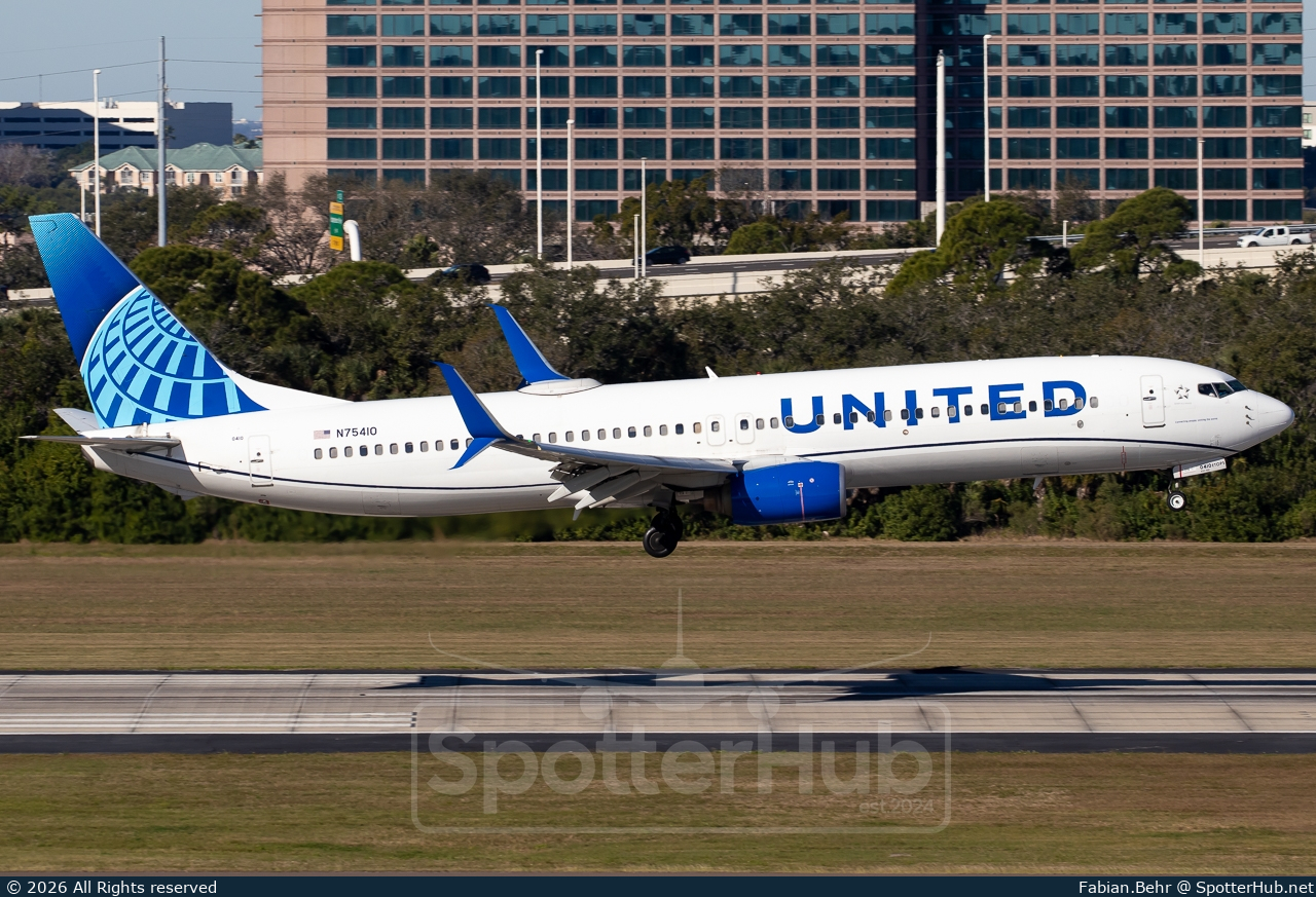 Photo of N75410 - Boeing 737-924 operated by United Airlines