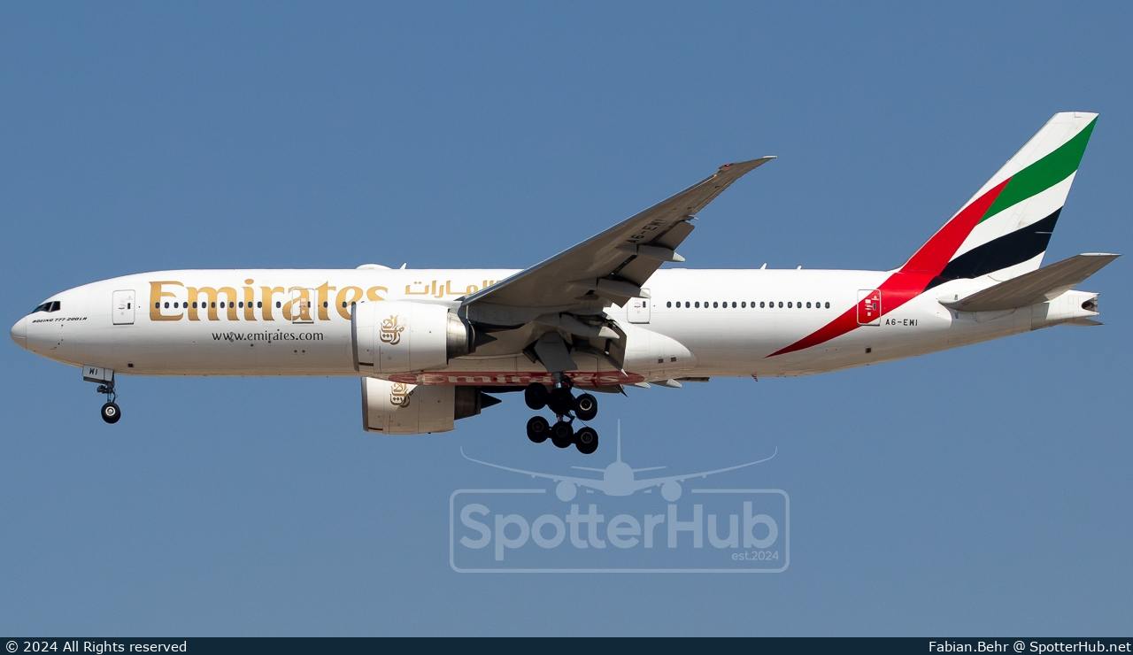 Photo of A6-EWI - Boeing 777-21H(LR) operated by Emirates