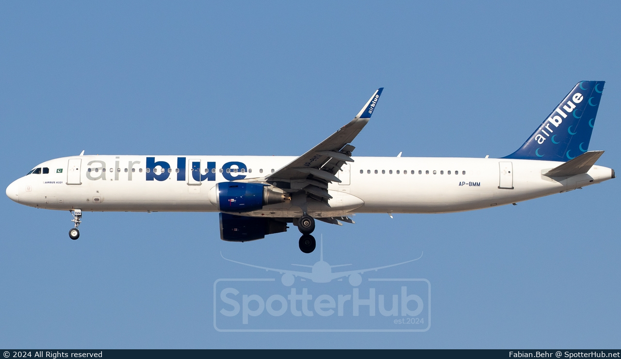 Photo of AP-BMM - Airbus A321-211 operated by Airblue
