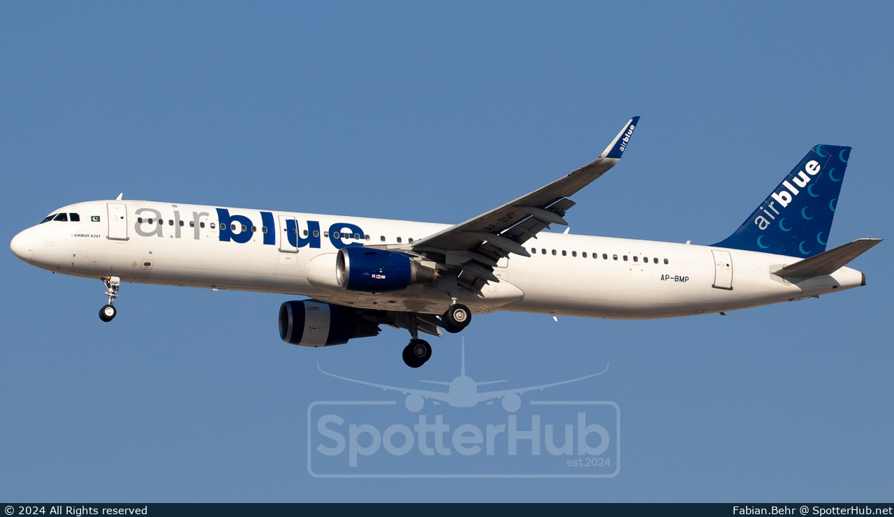Photo of AP-BMP - Airbus A321-211 operated by Airblue