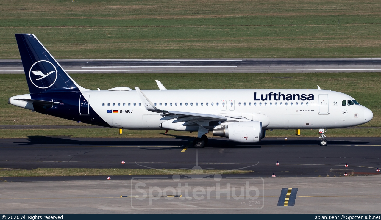Photo of D-AIUC - Airbus A320-214 operated by Lufthansa