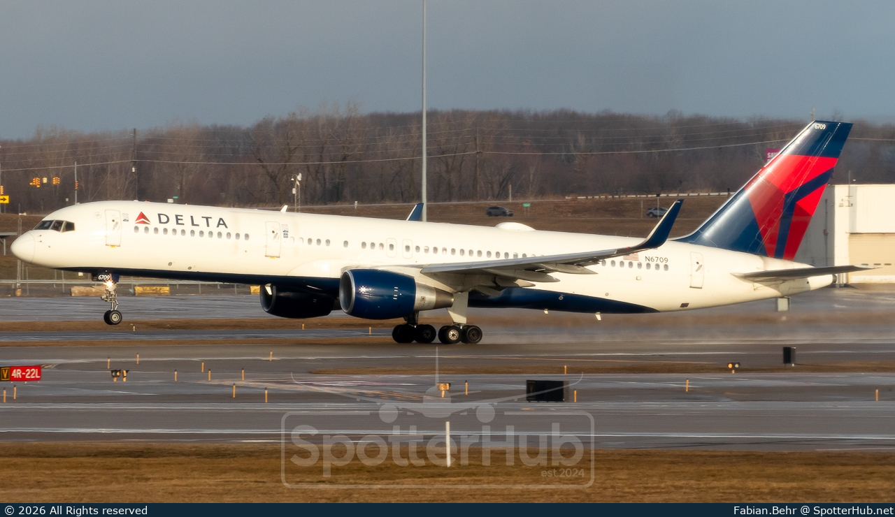 Photo of N6709 - Boeing 757-232 operated by Delta Air Lines