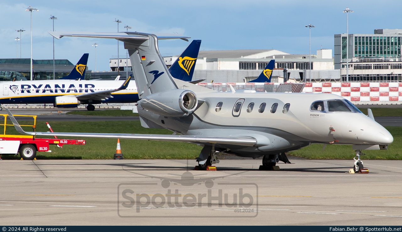 Photo of D-COZY - Embraer Phenom 300E operated by PAD Aviation Service