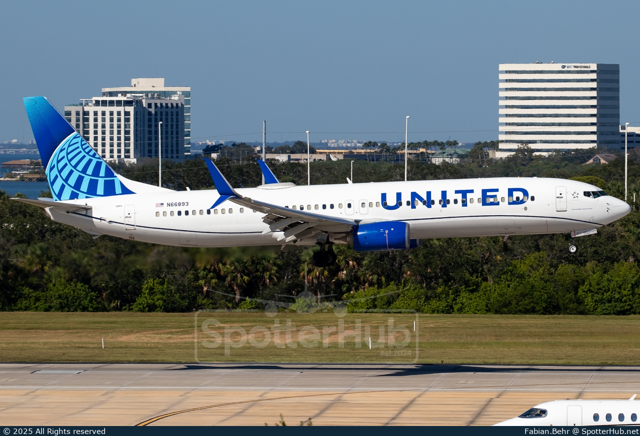 Photo of N66893 - Boeing 737-924(ER) operated by United Airlines