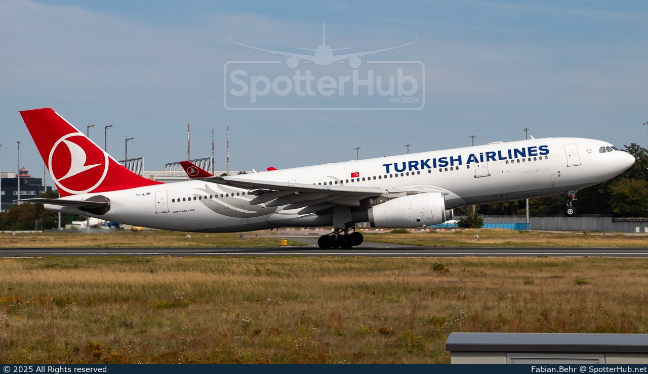 Photo of TC-LOM - Airbus A330-243 operated by Turkish Airlines
