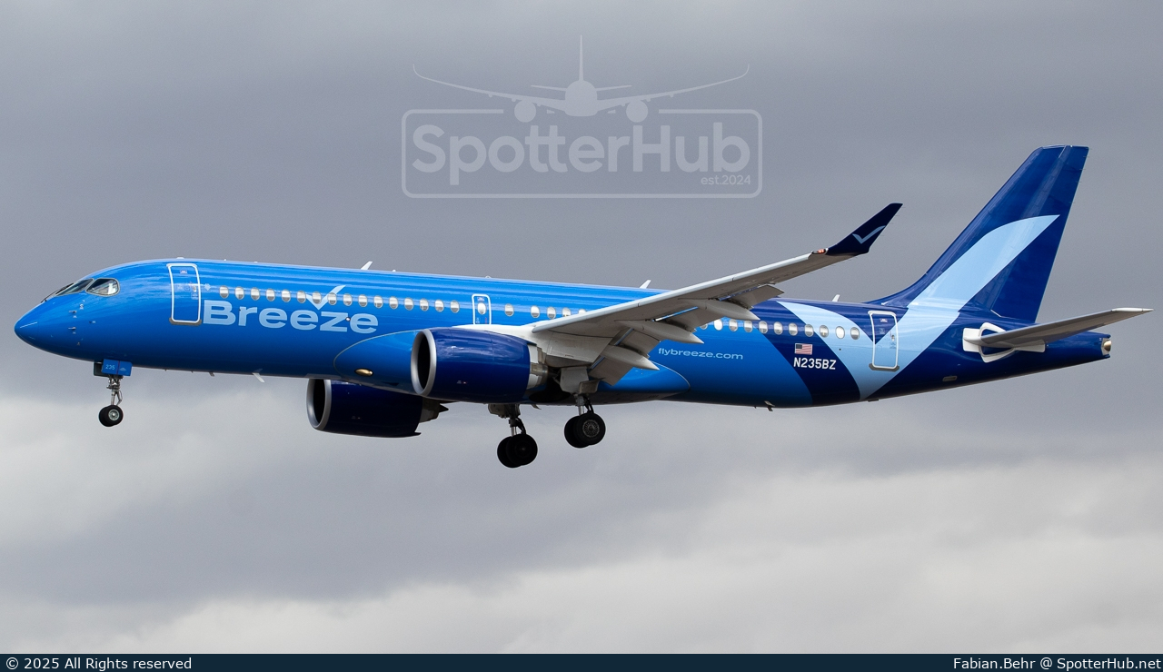 Photo of N235BZ - Airbus A220-300 operated by Breeze Airways
