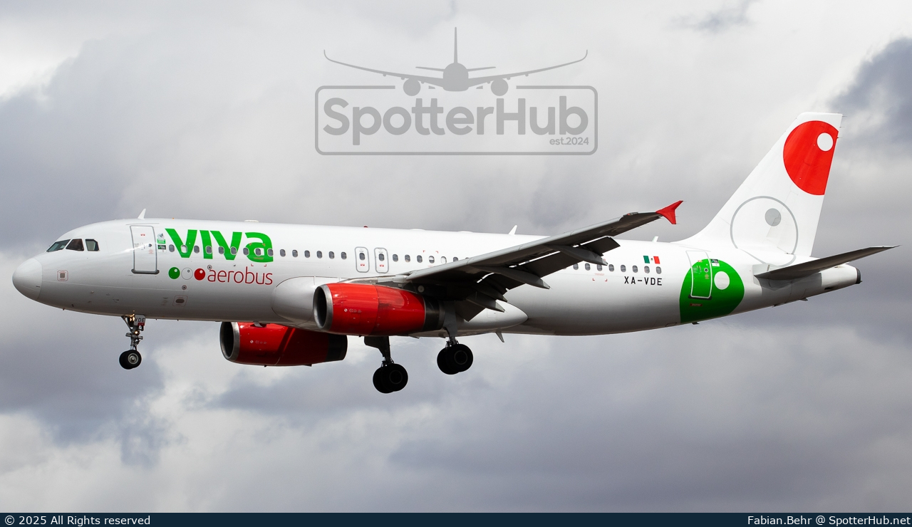 Photo of XA-VDE - Airbus A320-232 operated by Viva Aerobus