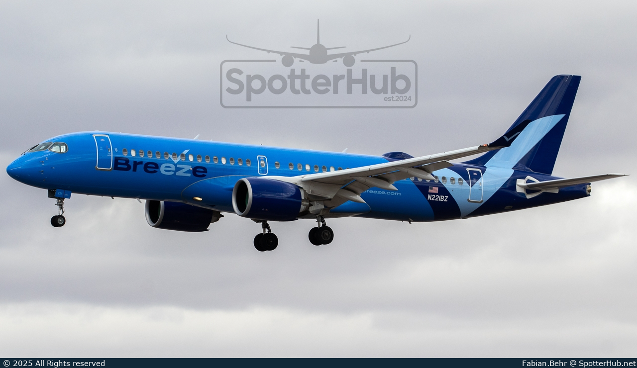 Photo of N221BZ - Airbus A220-300 operated by Breeze Airways