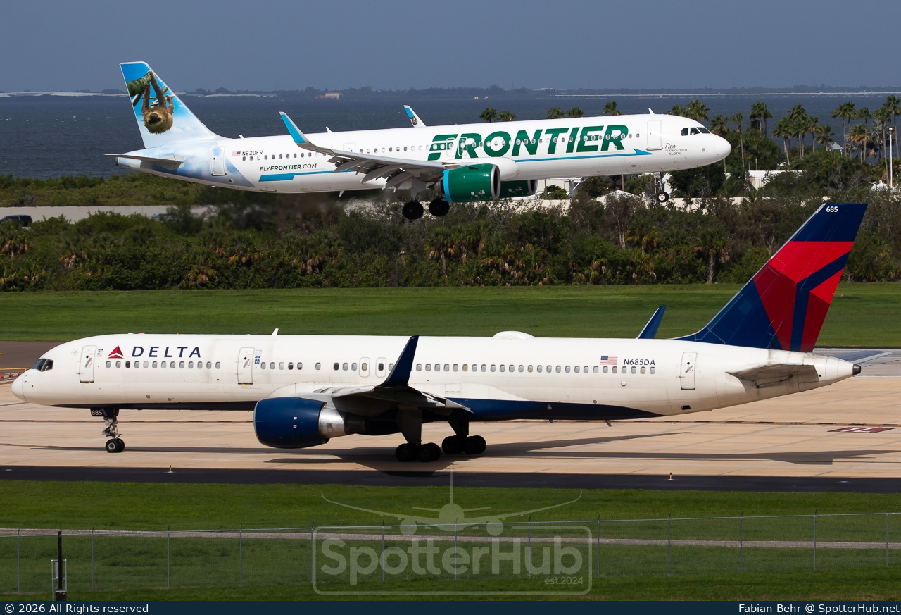 Photo of N685DA - Boeing 757-232 operated by Delta Air Lines