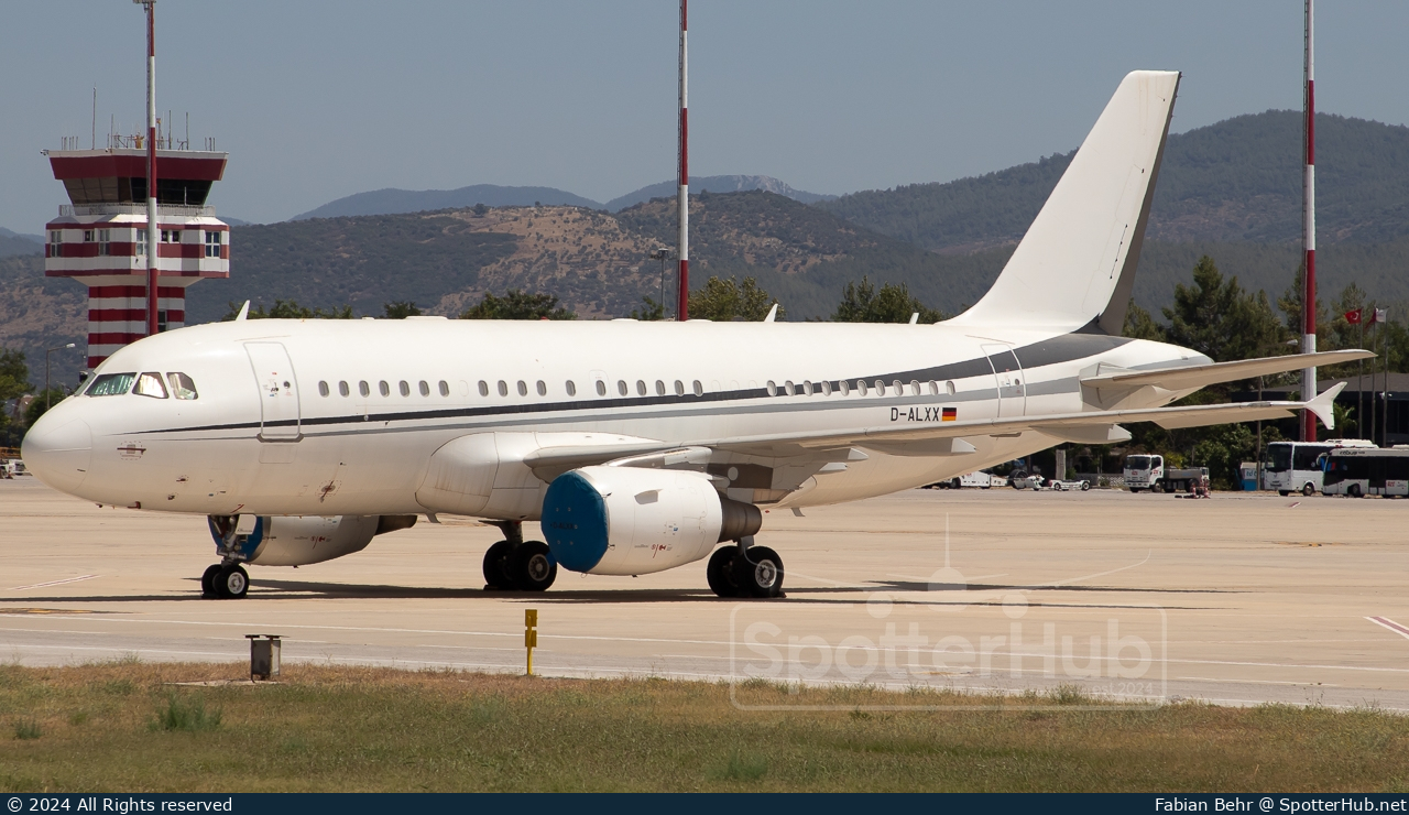 Photo of D-ALXX - Airbus A319-115(CJ) operated by K5 Aviation