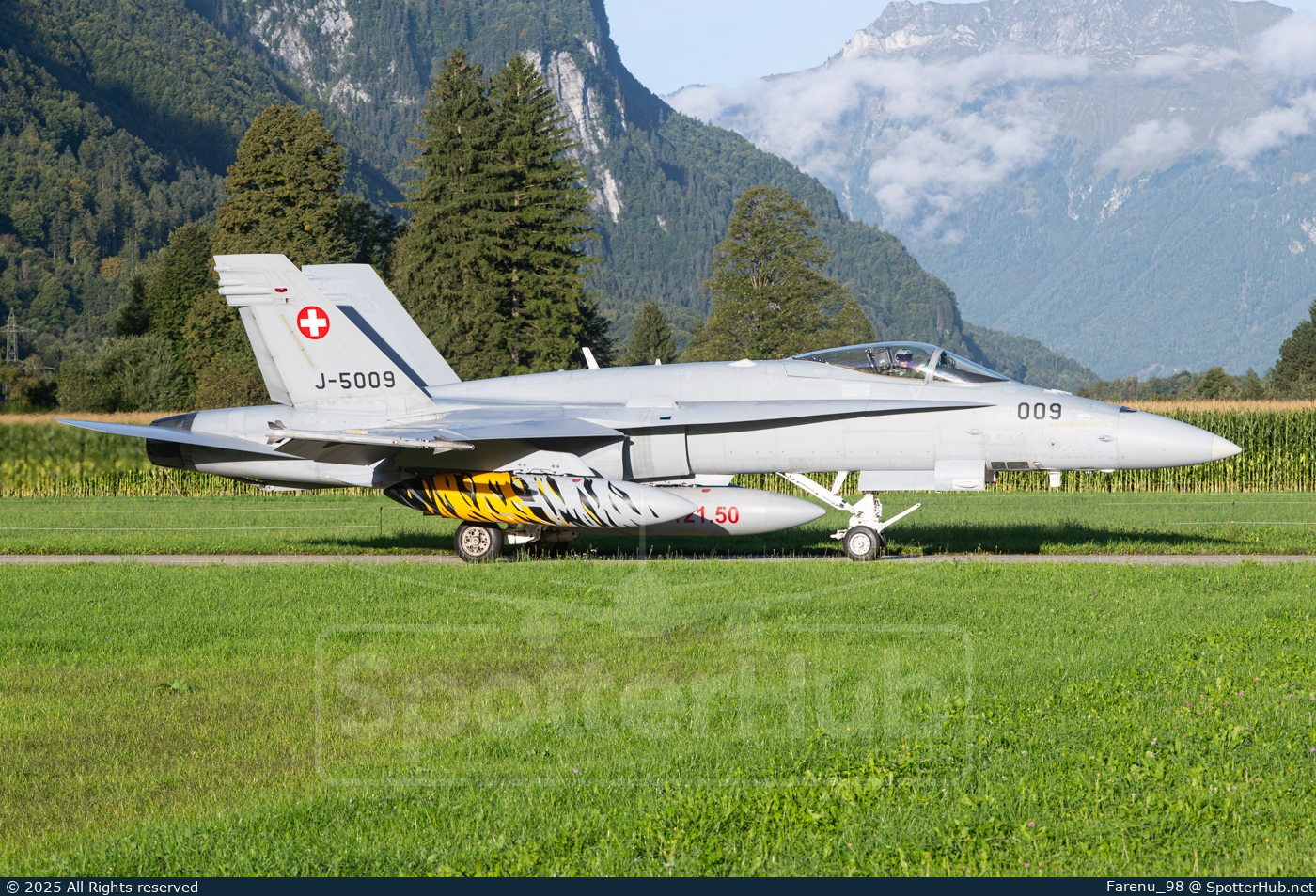 Photo of J-5009 - McDonnell Douglas F/A-18C Hornet operated by Swiss Air Force